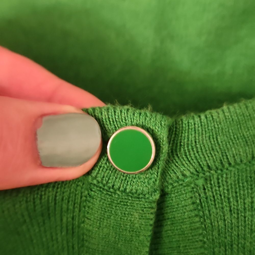 New York & Company Green Buttoned Cardigan w/ Shortsleeves Size M - Picture 5 of 8